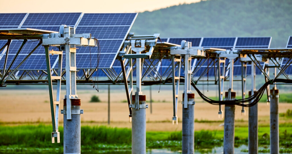 Střední a velké pozemní fotovoltaické elektrárny v České republice