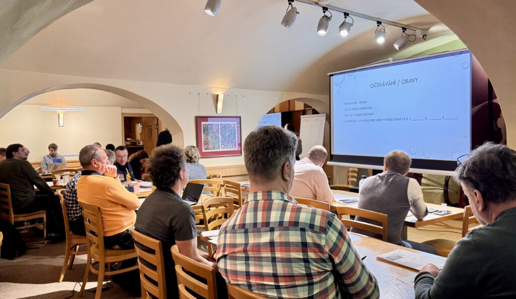 Školení energetických poradců a manažerů Česká fotovoltaická asociace, Ústav Fotovoltaiky a Elektromobility