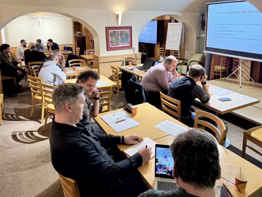 Školení energetických poradců a manažerů Česká fotovoltaická asociace, Ústav Fotovoltaiky a Elektromobility